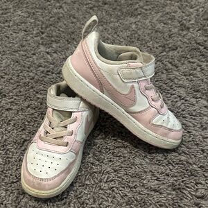 Nike Kids Sneakers in Pink and White
